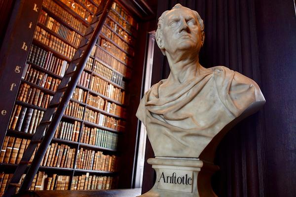 1024px aristotle bust at old library